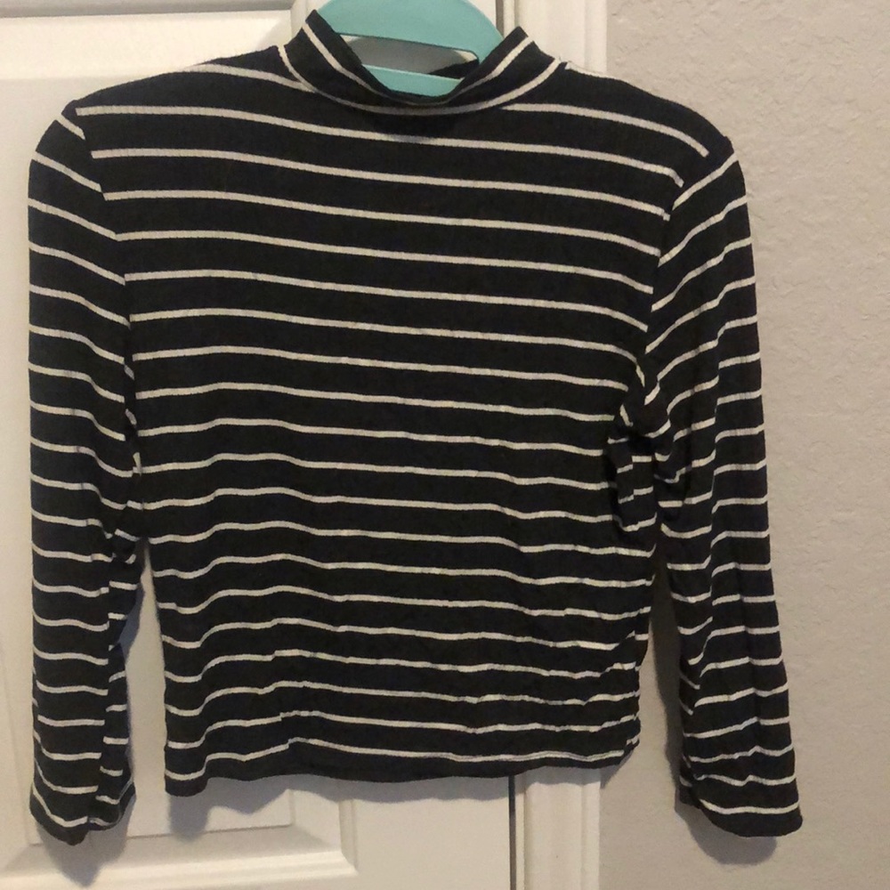 Long sleeve striped crop top